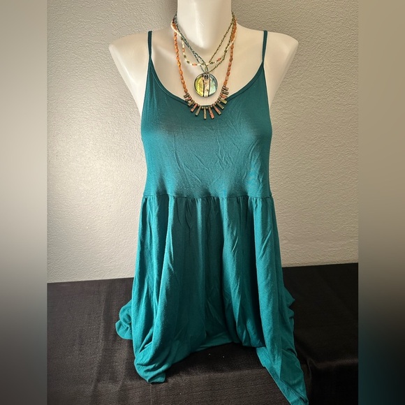 Women’s h and M green flared tank size sm
Fit like medium - Picture 1 of 3